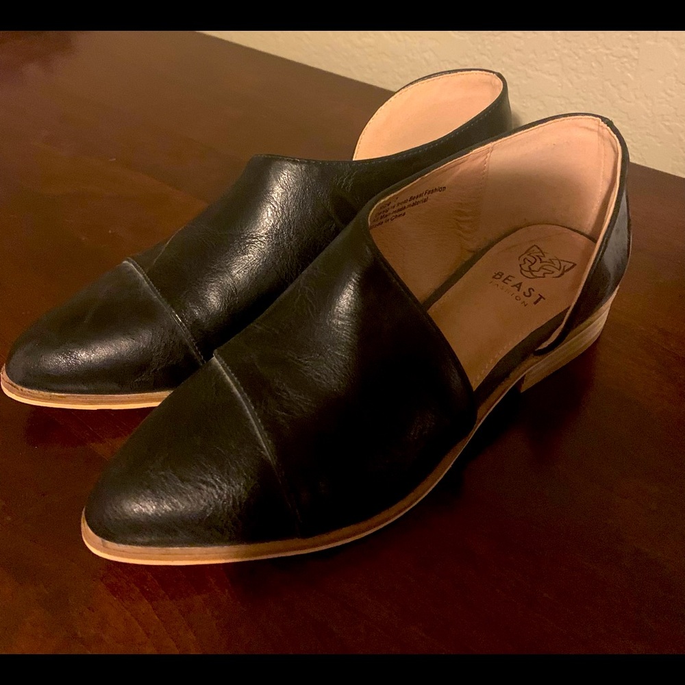 Beast fashion flats size 7